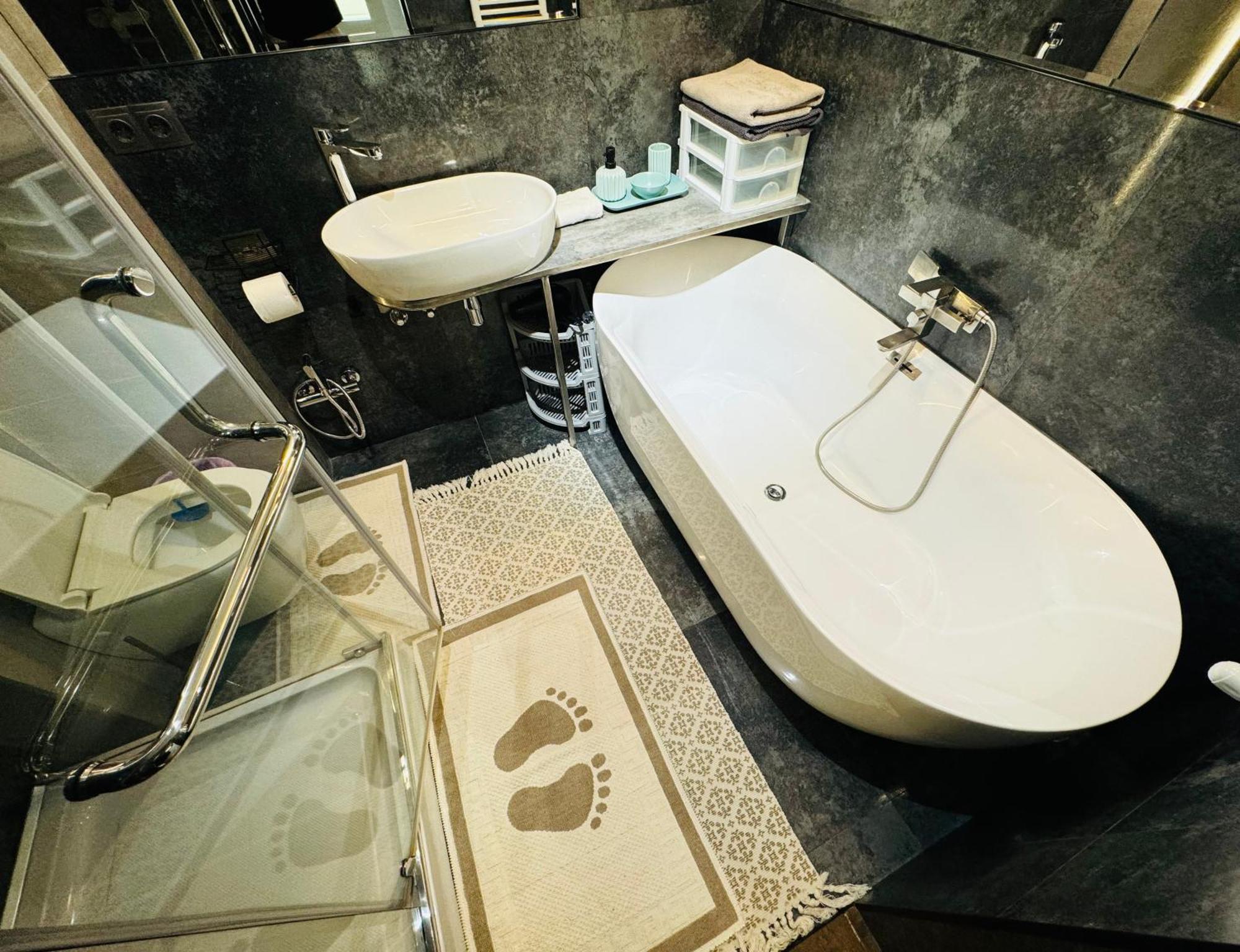 Rentnow Modern Lux Apartment In Centre Кишинев Екстериор снимка